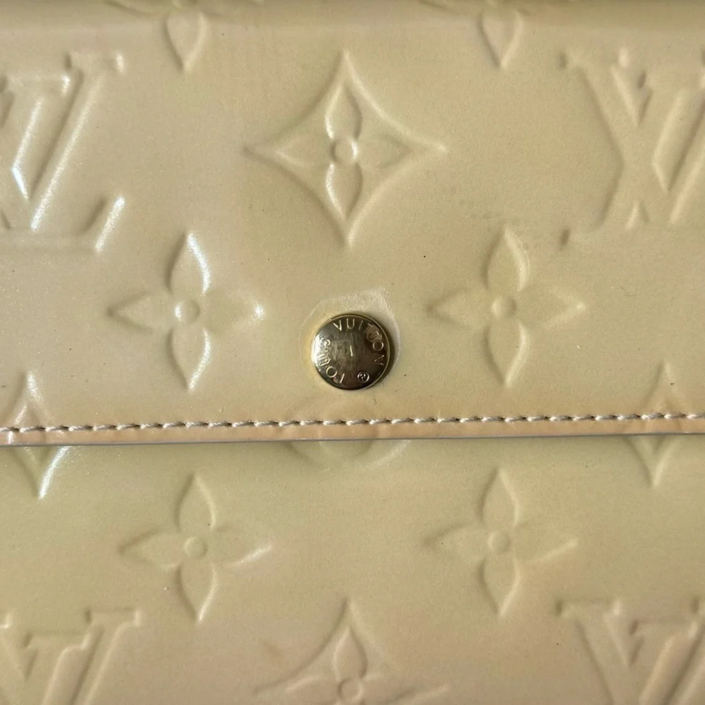 Louis Vuitton TN0181 2011 Vintage Vernis Patent Leather Sarah Wallet AUTHENTIC